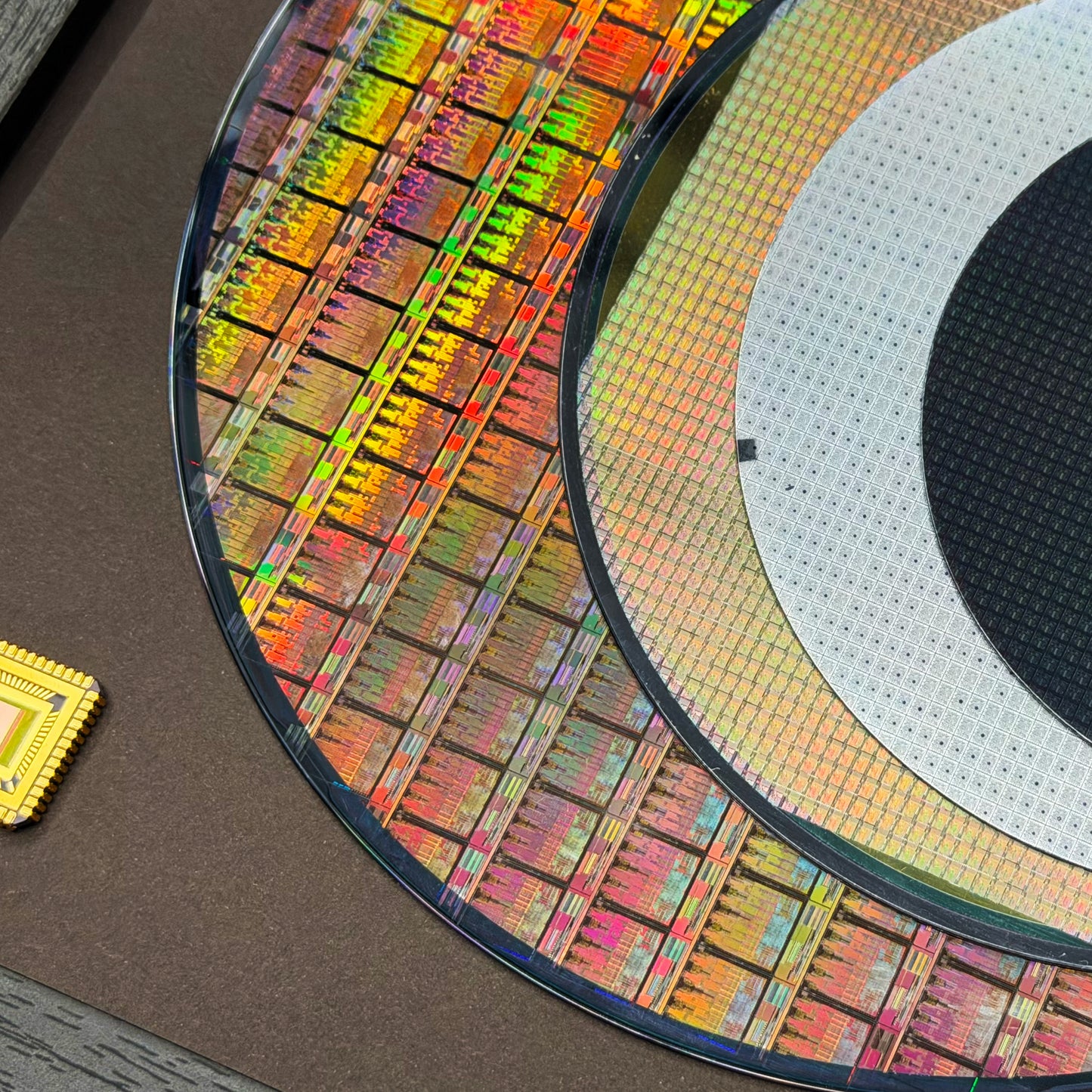 Framed Silicon Wafer Evolution Display 100-200mm Wafers – Tech Corporate Gift