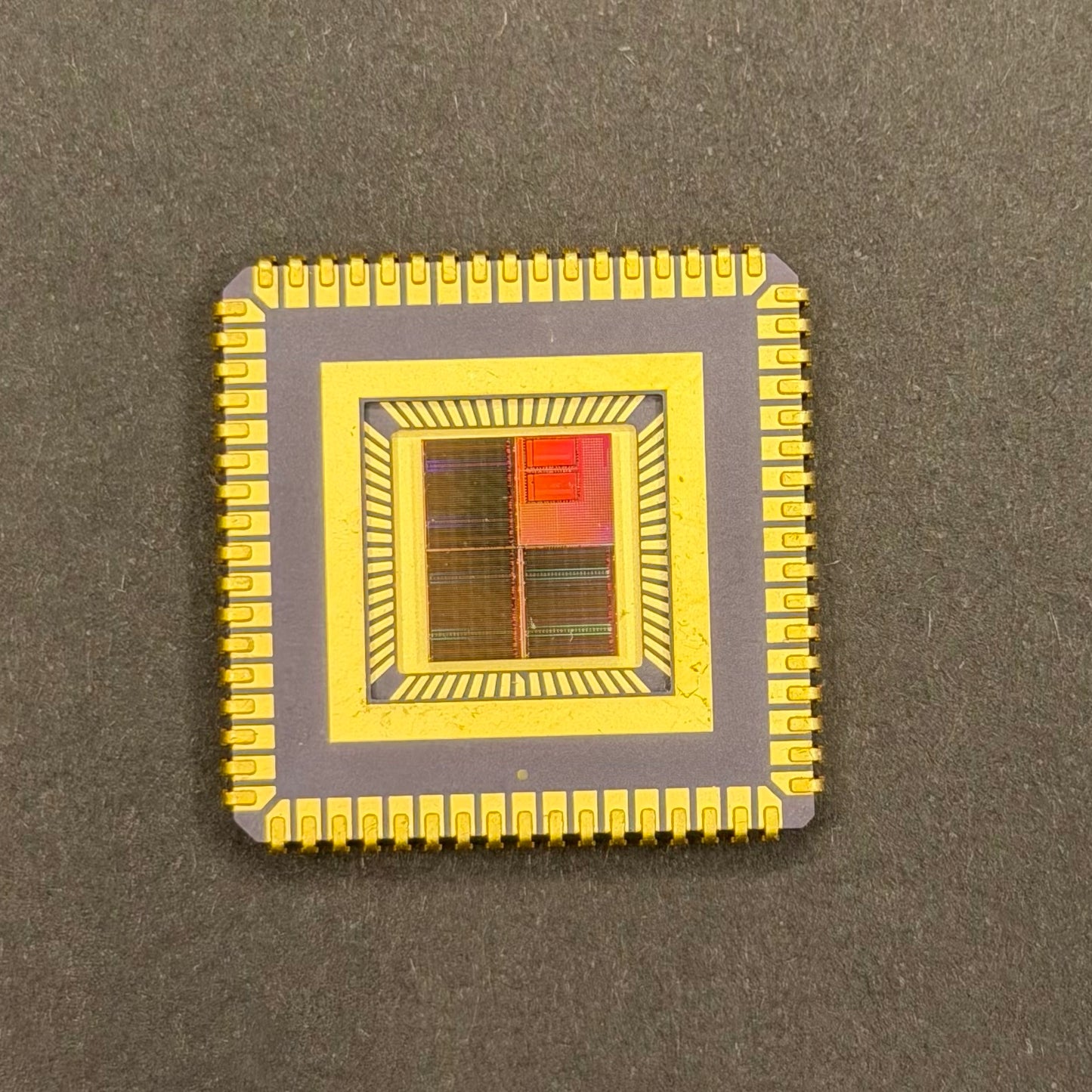 Framed Silicon Wafer: 100mm Master Collection with Gold-Plated Chip packages