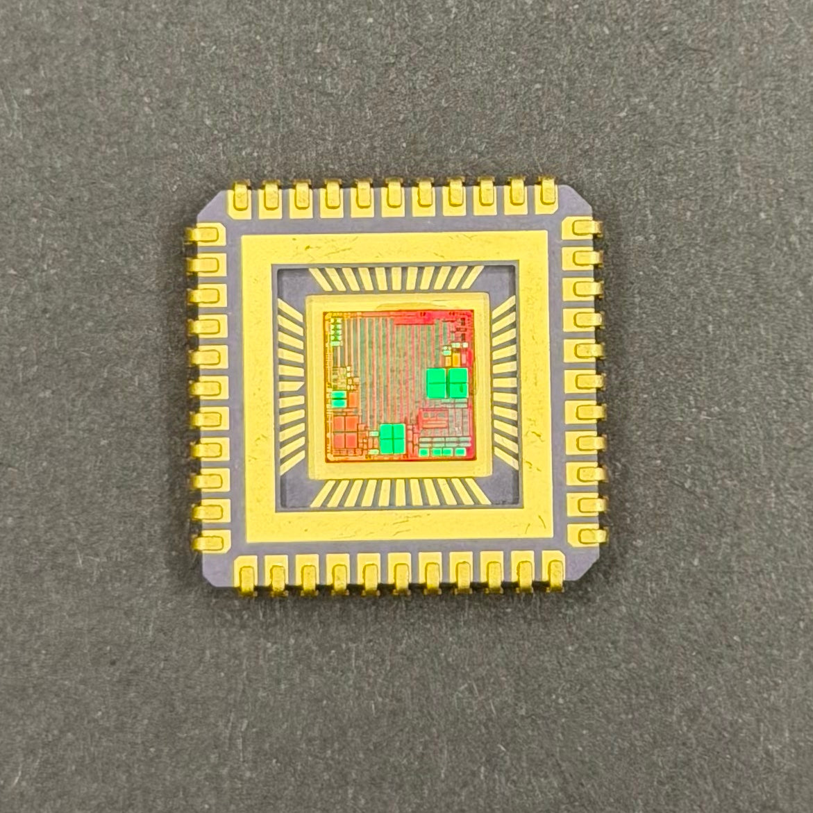 Framed Silicon Wafer: 100mm Master Collection with Gold-Plated Chip packages